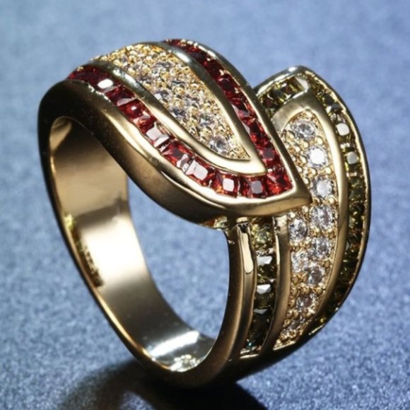 ✨Yellow GoldTone Elegant Ring✨LAST ONE IN STOCK✨ - Picture 1 of 15